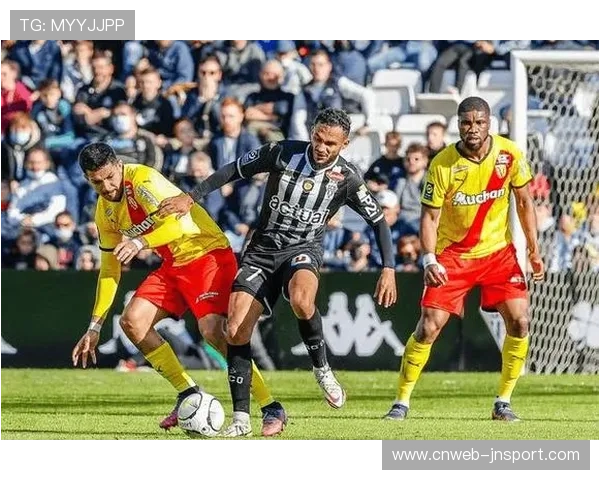 斯特拉斯堡2-1梅斯，主场优势明显