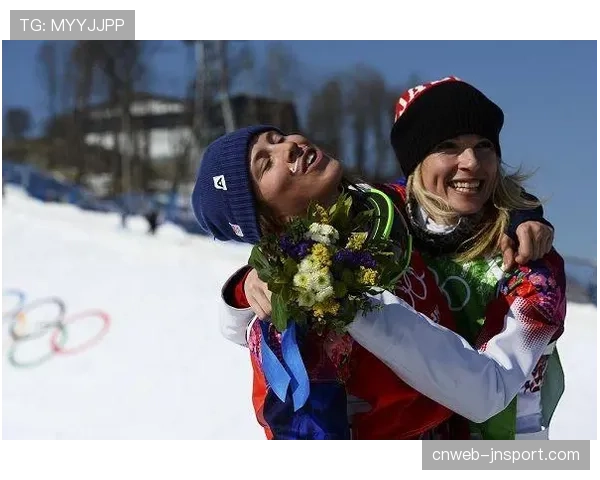 法国赛颁奖礼：冠军得主与亚军的友好拥抱